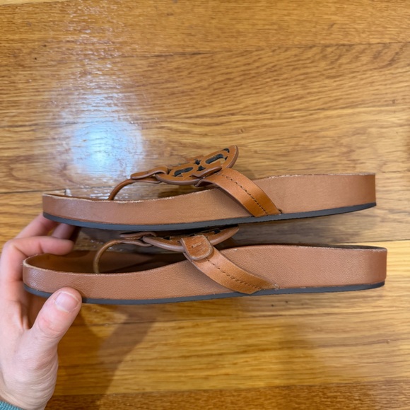Tory Burch Miller Cloud Thong Sandal in Miele (Light brown) - Size 7 - Picture 3 of 7